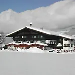 Πανσιόν Fruehstueckspension Tannenhof 3*