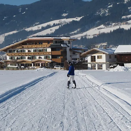 Konukevi Fruehstueckspension Tannenhof 3*